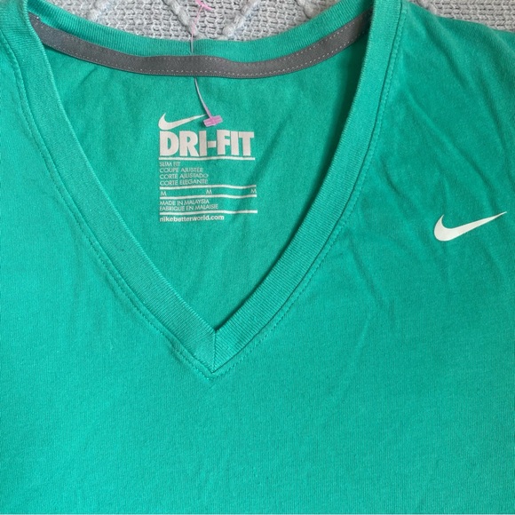 Nike Women's Teal V-Neck Tee Size Medium - Picture 2 of 2